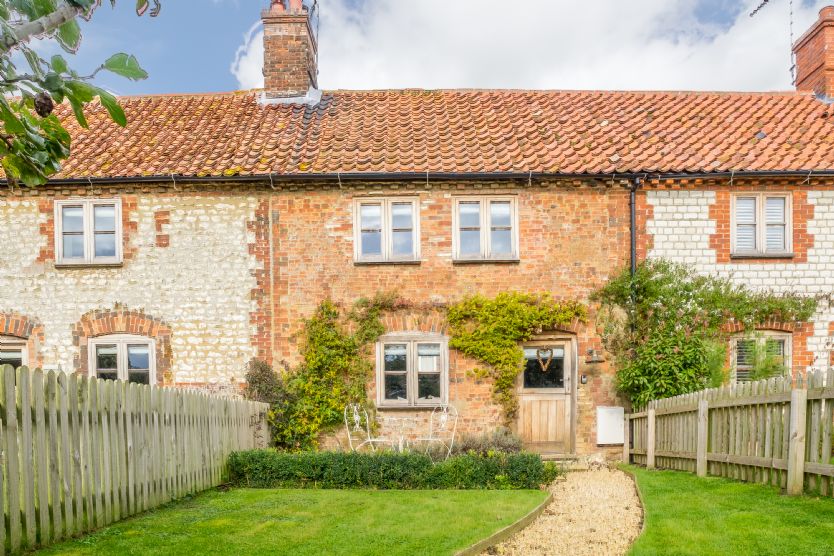 Little Star a holiday cottage rental for 2 in Ringstead, 
