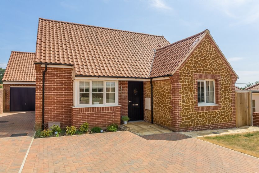 Seagrace a holiday cottage rental for 4 in Heacham, 