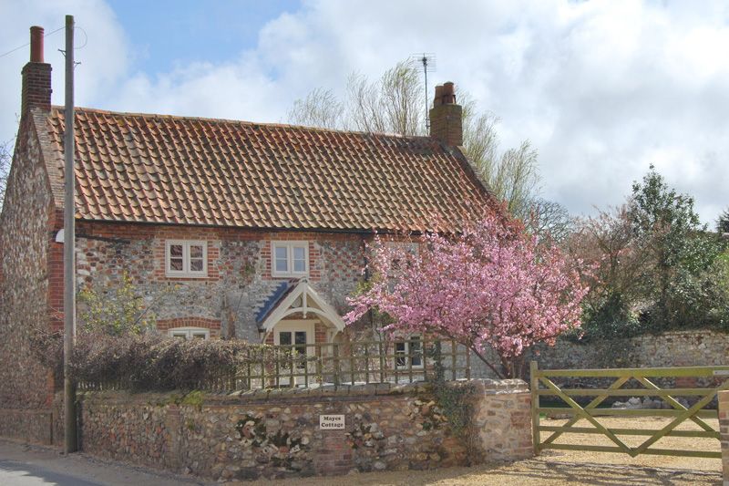 Mayes Cottage a holiday cottage rental for 6 in Brancaster, 