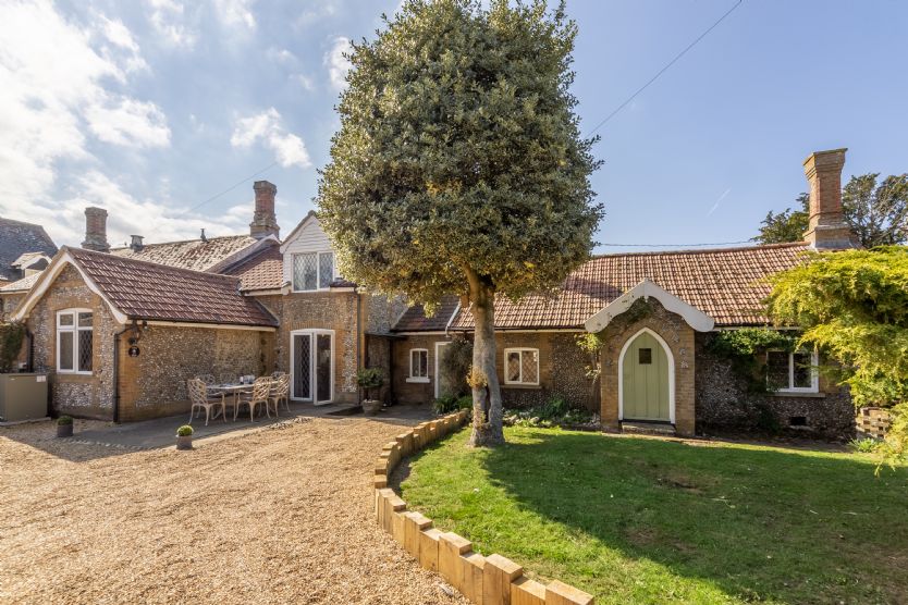 Toad Hall a holiday cottage rental for 7 in Burnham Deepdale, 
