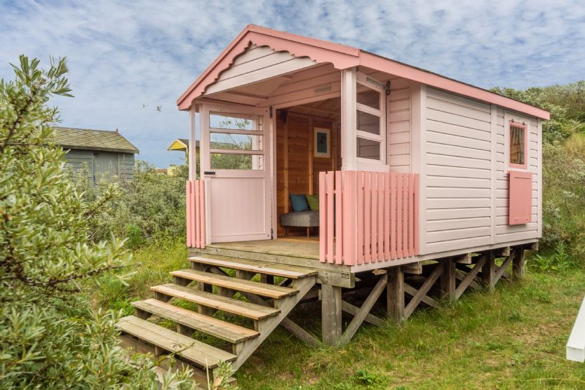 Shrimpers Beach Hut a holiday cottage rental for 1 in Old Hunstanton, 