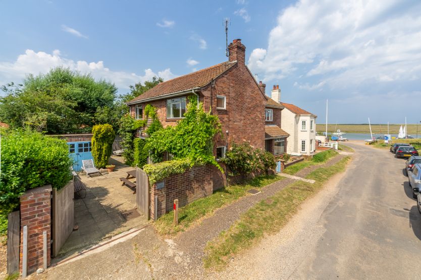 Harts House a holiday cottage rental for 10 in Burnham Overy Staithe, 