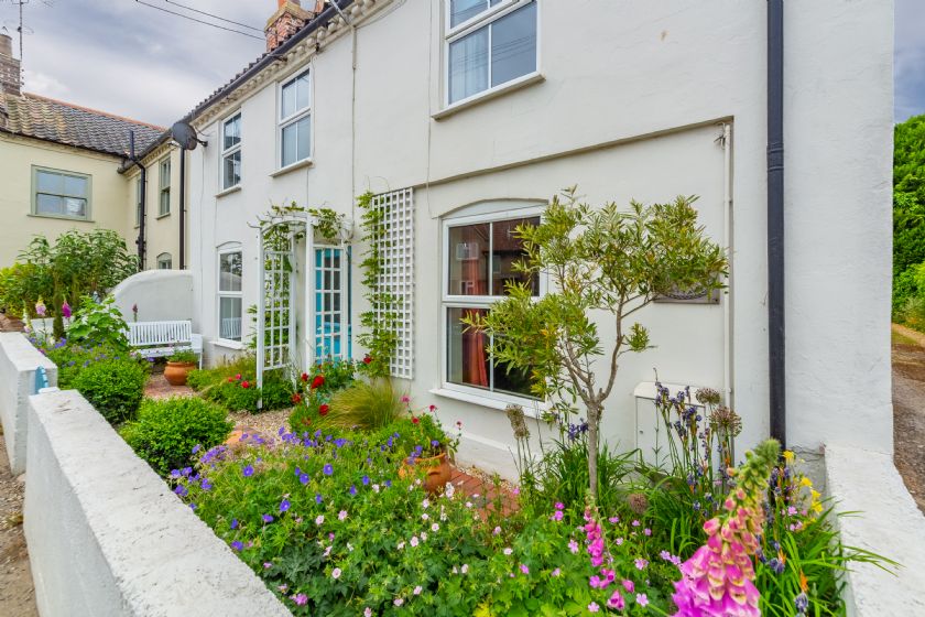 Mulberry Cottage a holiday cottage rental for 4 in Wells-next-the-Sea, 