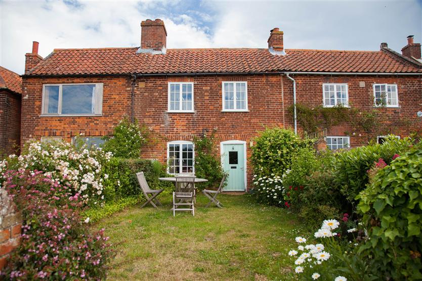 4 Gravel Hill a holiday cottage rental for 4 in Burnham Overy Town, 