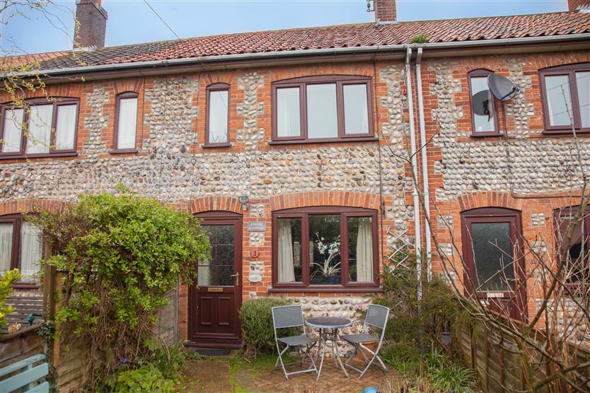 Daisy Cottage (Northrepps) a holiday cottage rental for 4 in Northrepps, 