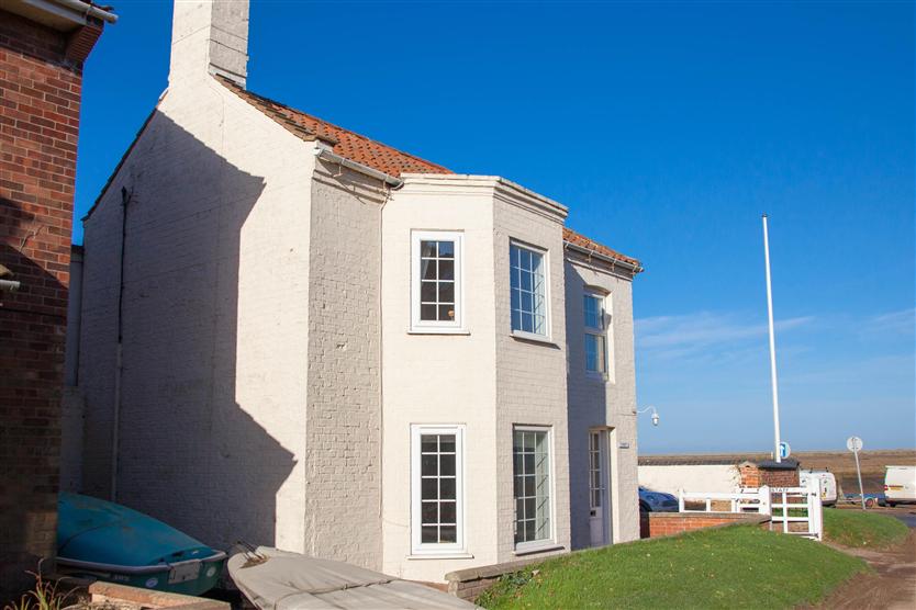 Flagstaff East a holiday cottage rental for 5 in Burnham Overy Staithe, 