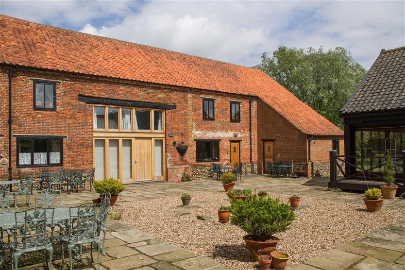 Great Barn a holiday cottage rental for 6 in Toftrees, 
