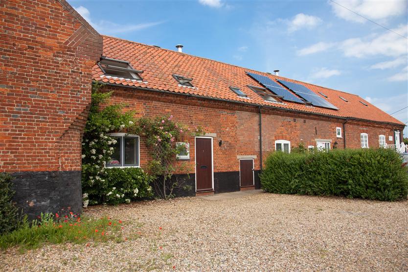 Mow Creek Cottage a holiday cottage rental for 6 in Brancaster Staithe, 