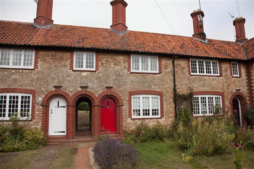 Primrose Cottage a holiday cottage rental for 6 in Heacham, 