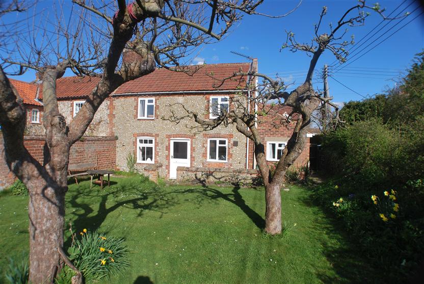 Teal Cottage a holiday cottage rental for 6 in Burnham Overy Staithe, 