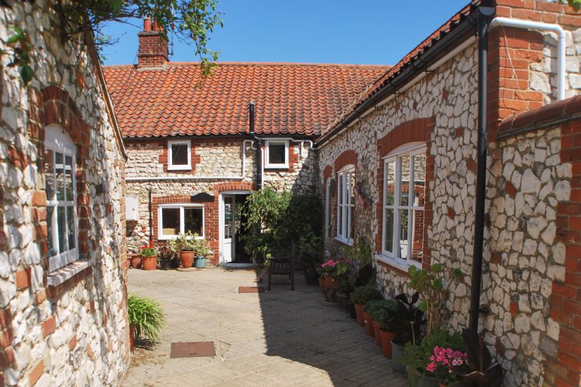 Eaton Cottage a holiday cottage rental for 7 in Thornham, 