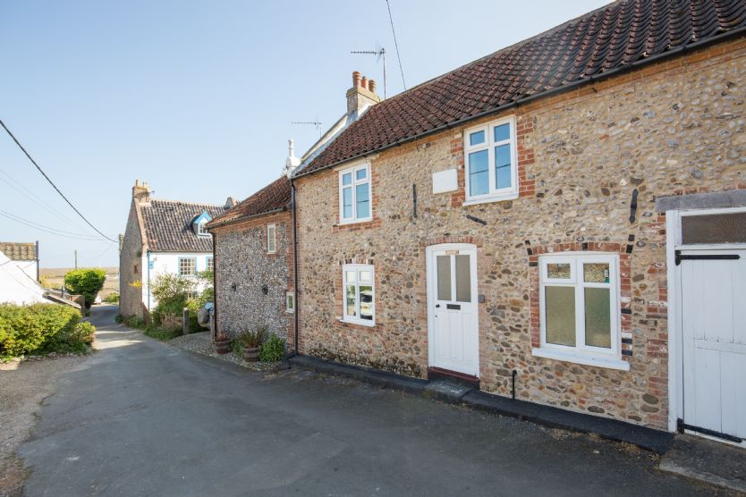The Cabin (Wells) a holiday cottage rental for 6 in Wells-next-the-Sea, 