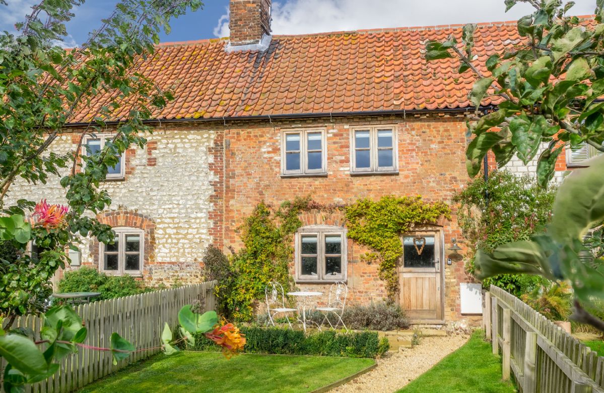 Little Star a holiday cottage rental for 2 in Ringstead, 