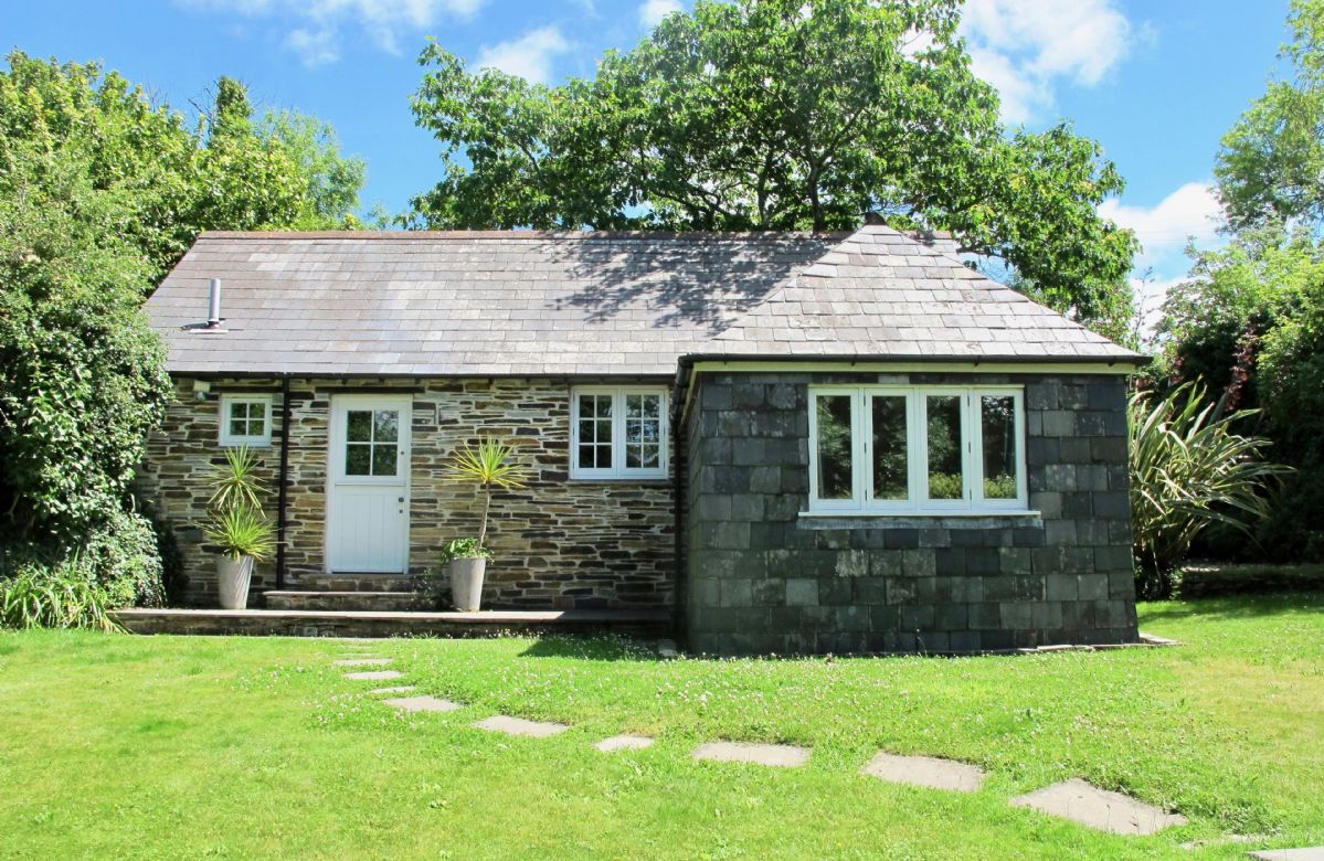 Owl House a holiday cottage rental for 2 in Treneague, 