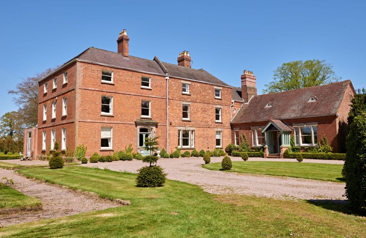 Sugnall Hall a holiday cottage rental for 28 in Sugnall, 