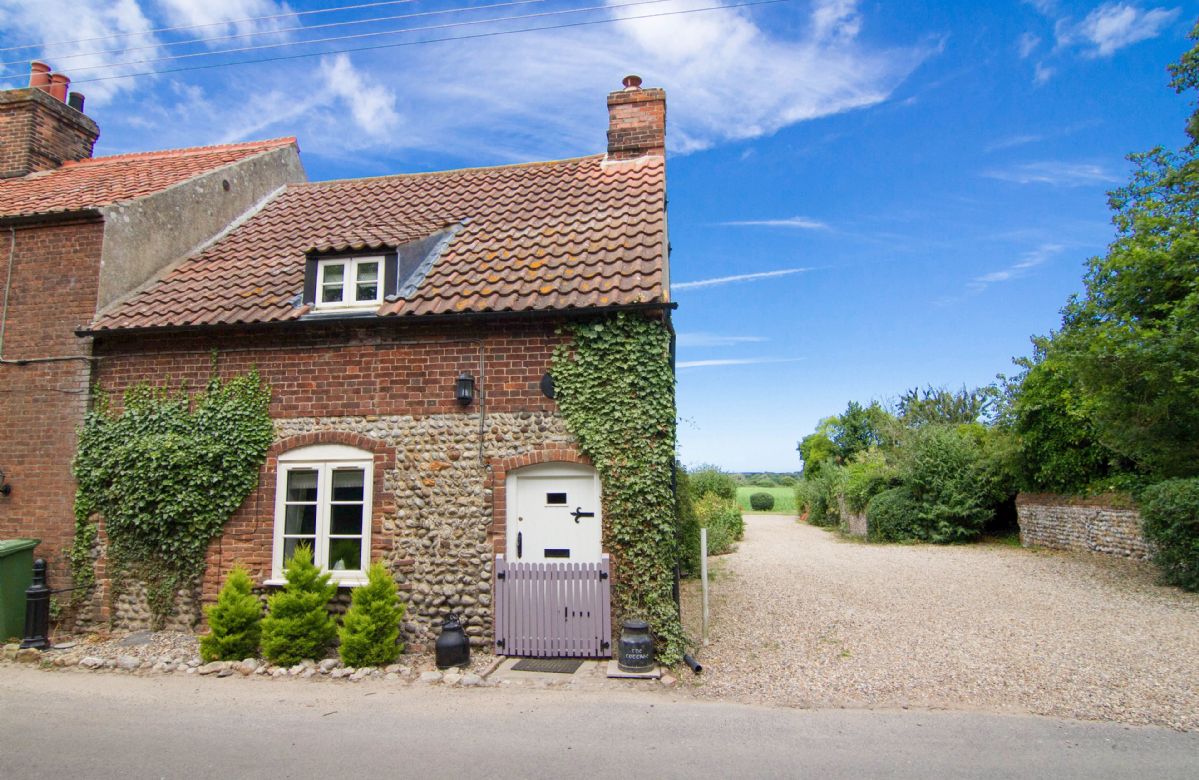 The Cottage a holiday cottage rental for 2 in Baconsthorpe, 