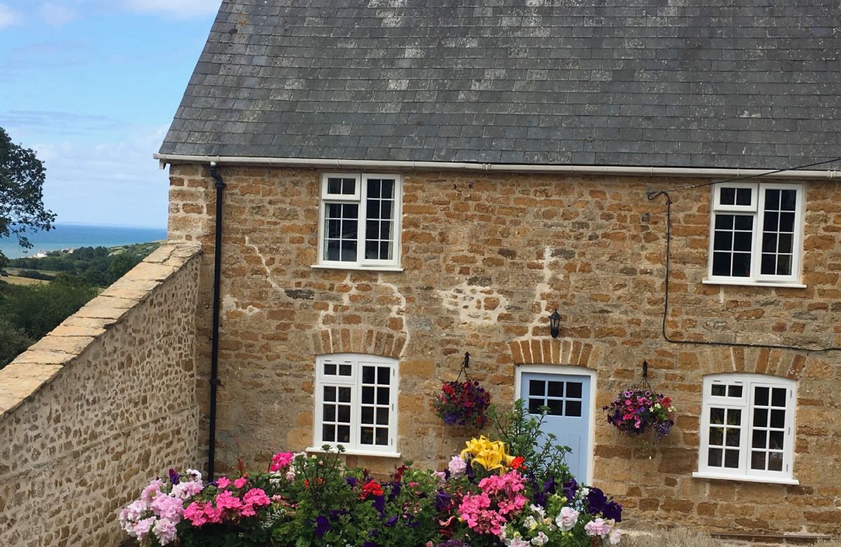 Frog by the Sea Cottage a holiday cottage rental for 6 in Chideock, 