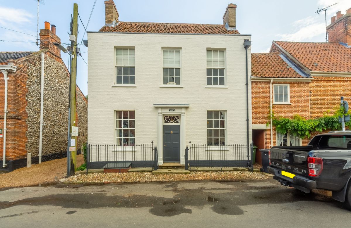 Estcourt House a holiday cottage rental for 9 in Burnham Market, 