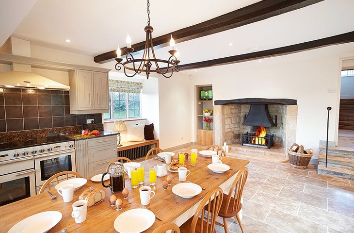 Oat Hill Farmhouse a holiday cottage rental for 8 in Snowshill, 