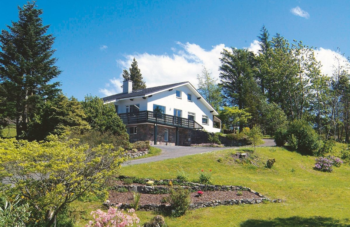 Achnandarach Lodge a holiday cottage rental for 9 in Kyle of Lochalsh, 