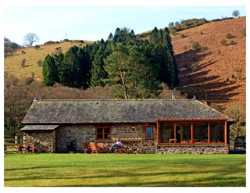 Crych Du a holiday cottage rental for 4 in Llanwrthwl, 