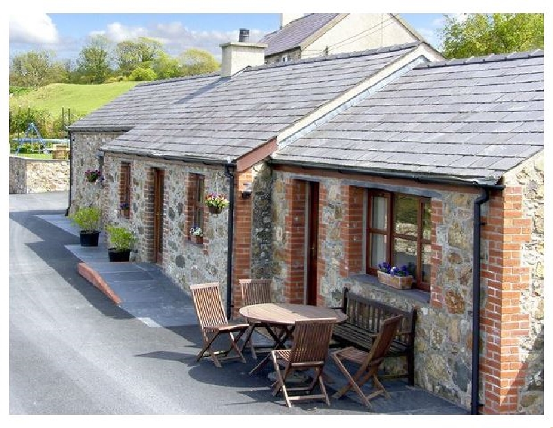 Penrallt Cottage a holiday cottage rental for 6 in Y Felinheli, 