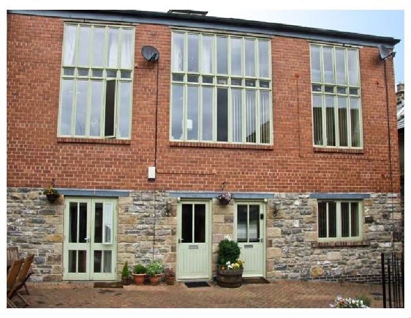 3 Coach House Mews a holiday cottage rental for 6 in Matlock Bath, 