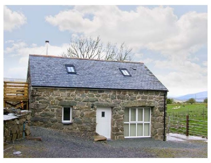 Hendre Cottage a holiday cottage rental for 4 in Trawsfynydd, 