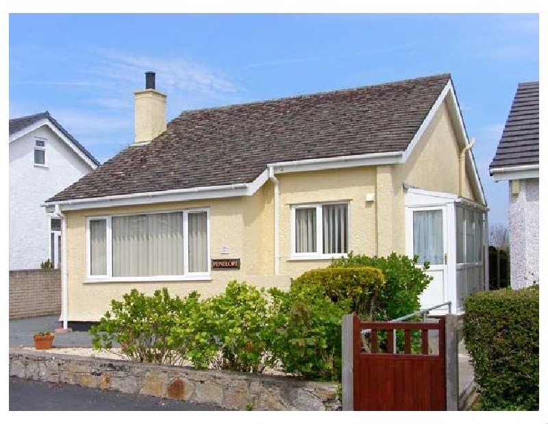 Penelope a holiday cottage rental for 4 in Benllech, 