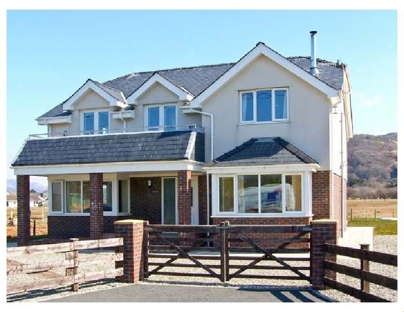 Awelfor a holiday cottage rental for 10 in Fairbourne, 