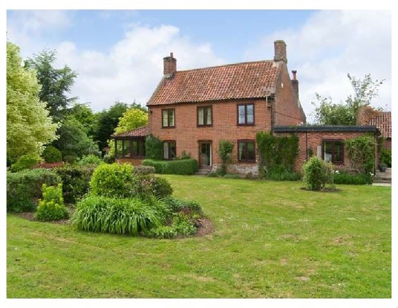 Lyons Green a holiday cottage rental for 7 in Little Fransham, 
