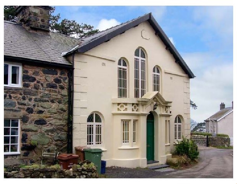 Capel Cader Idris a holiday cottage rental for 9 in Llwyngwril, 