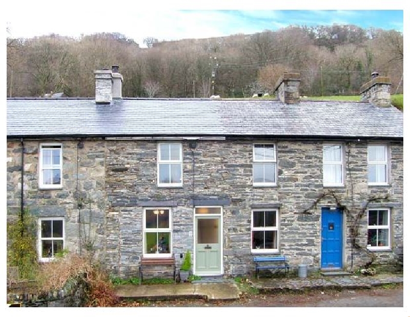 Drapers Cottage a holiday cottage rental for 4 in Penrhyndeudraeth, 