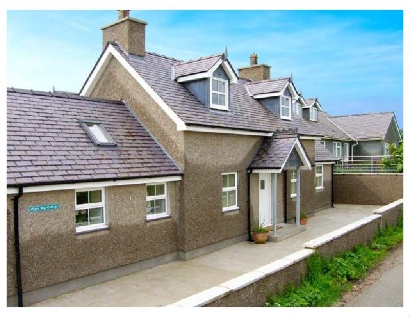 Llain Big Cottage a holiday cottage rental for 7 in Rhosneigr, 