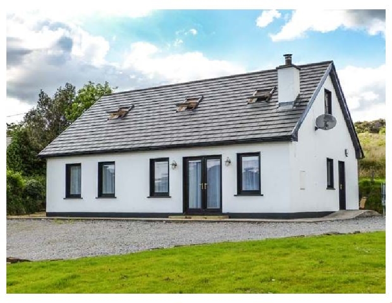 Loistin Coimin a holiday cottage rental for 8 in Ballybofey, 