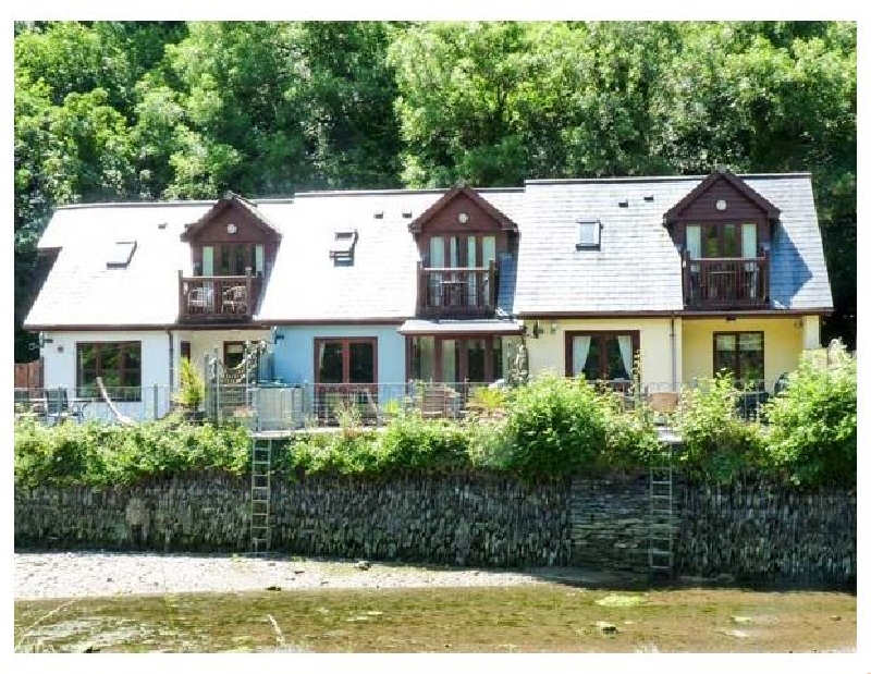 Waterside Cottage a holiday cottage rental for 4 in Little Petherick, 
