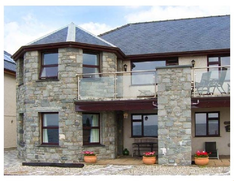 The Annex at Penheli a holiday cottage rental for 6 in Barmouth, 
