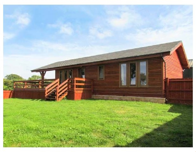 Lake View Lodge a holiday cottage rental for 6 in Shepton Mallet, 