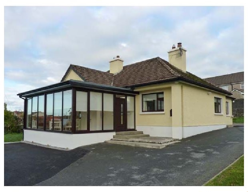 Cliff Lodge a holiday cottage rental for 6 in Loughrea, 