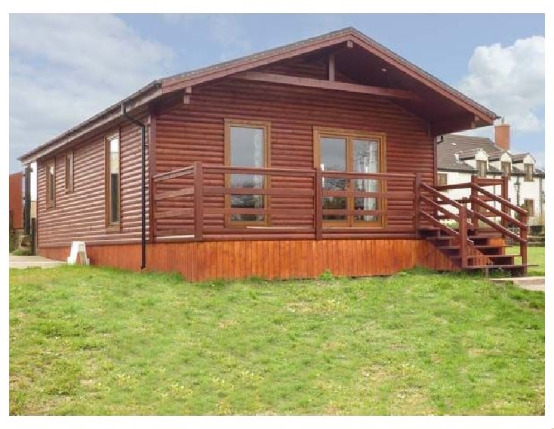 Heron View Lodge a holiday cottage rental for 4 in Shepton Mallet, 