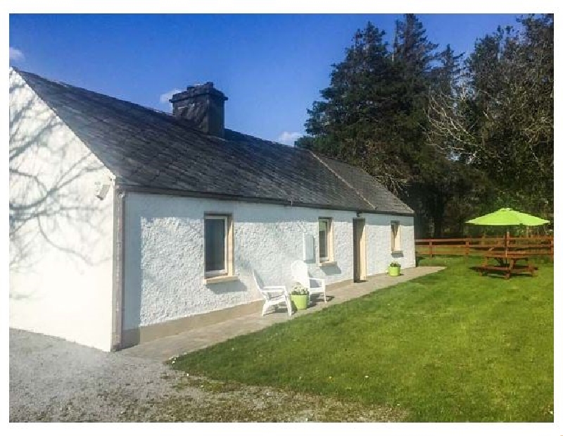 Red Door Cottage a holiday cottage rental for 5 in Boolteens, 