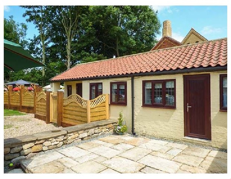 Willow Cottage a holiday cottage rental for 2 in Skipsea, 