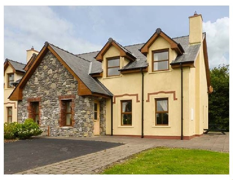Kenmare Bay Cottage a holiday cottage rental for 6 in Kenmare, 