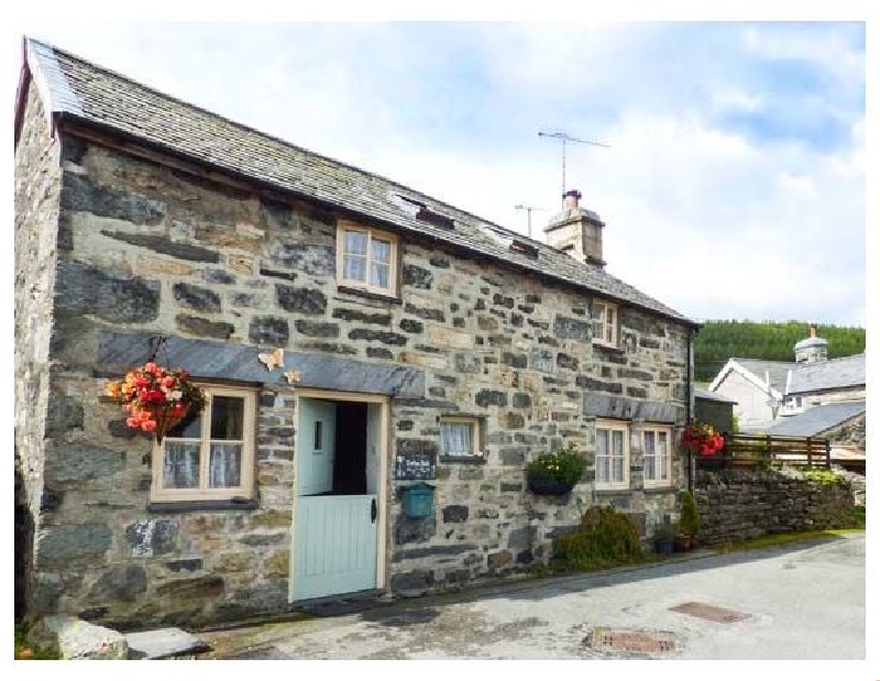 Treflys Bach a holiday cottage rental for 4 in Penmachno, 