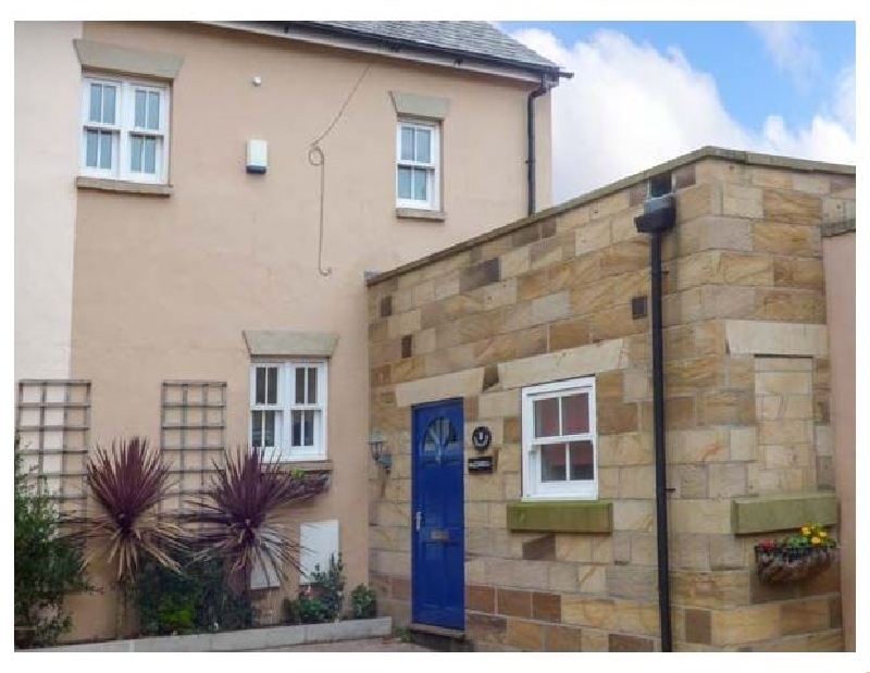 Razorbill Cottage a holiday cottage rental for 6 in Whitby, 