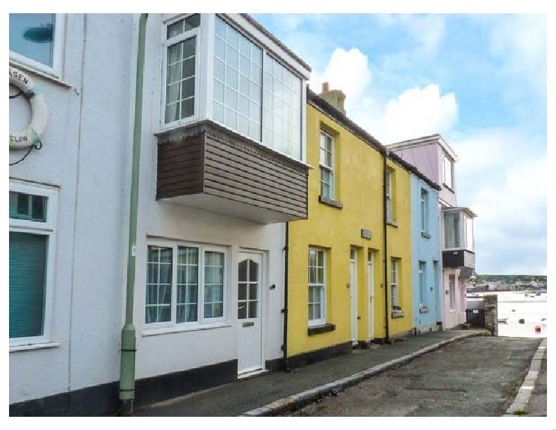 Sunshine Cottage a holiday cottage rental for 4 in Teignmouth, 