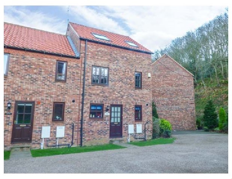 Waters Edge a holiday cottage rental for 7 in Whitby, 