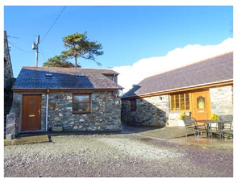 Cwt y Ci a holiday cottage rental for 2 in Pentir, 