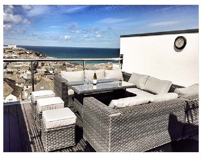 3 Quay Court a holiday cottage rental for 8 in Newquay, 