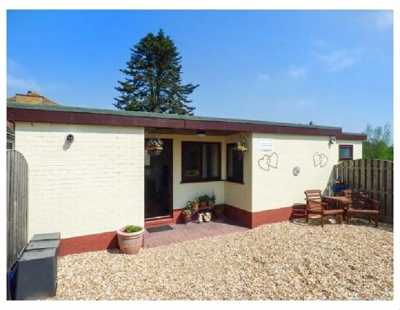 Bainside Holiday Lodge a holiday cottage rental for 4 in Woodhall Spa, 